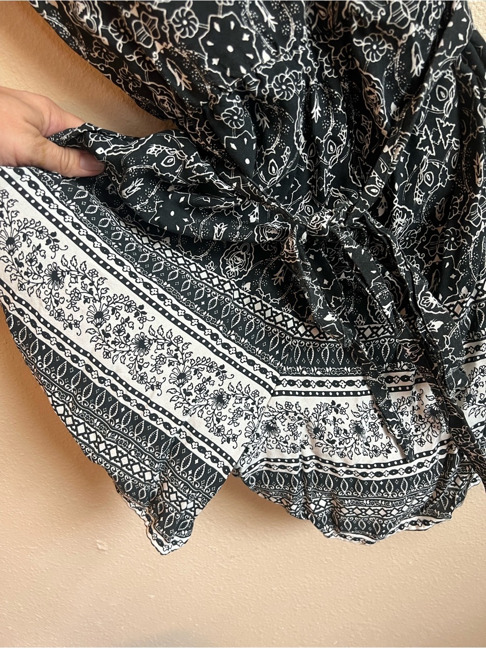 Cato Black and White Paisley Print Keyhole Blouse - Picture 3 of 4
